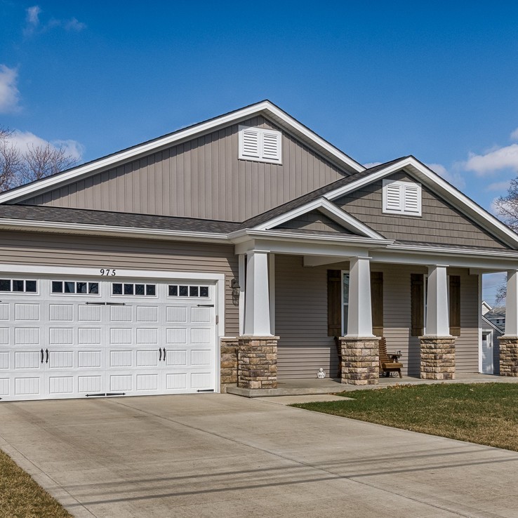 975 Rue Saint Jacques Front