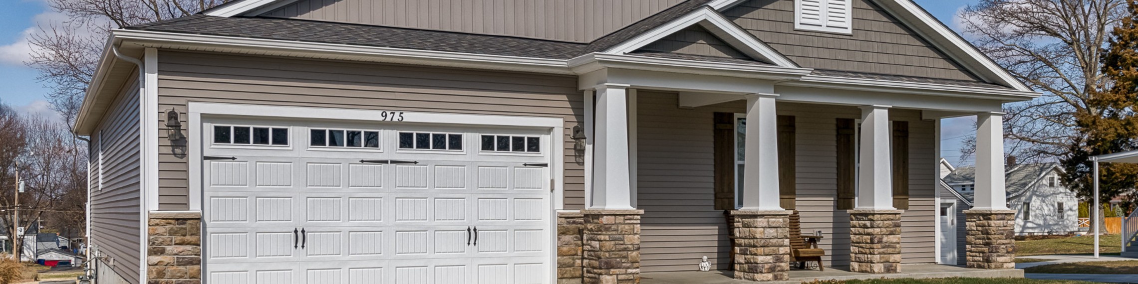 975 Rue Saint Jacques Front